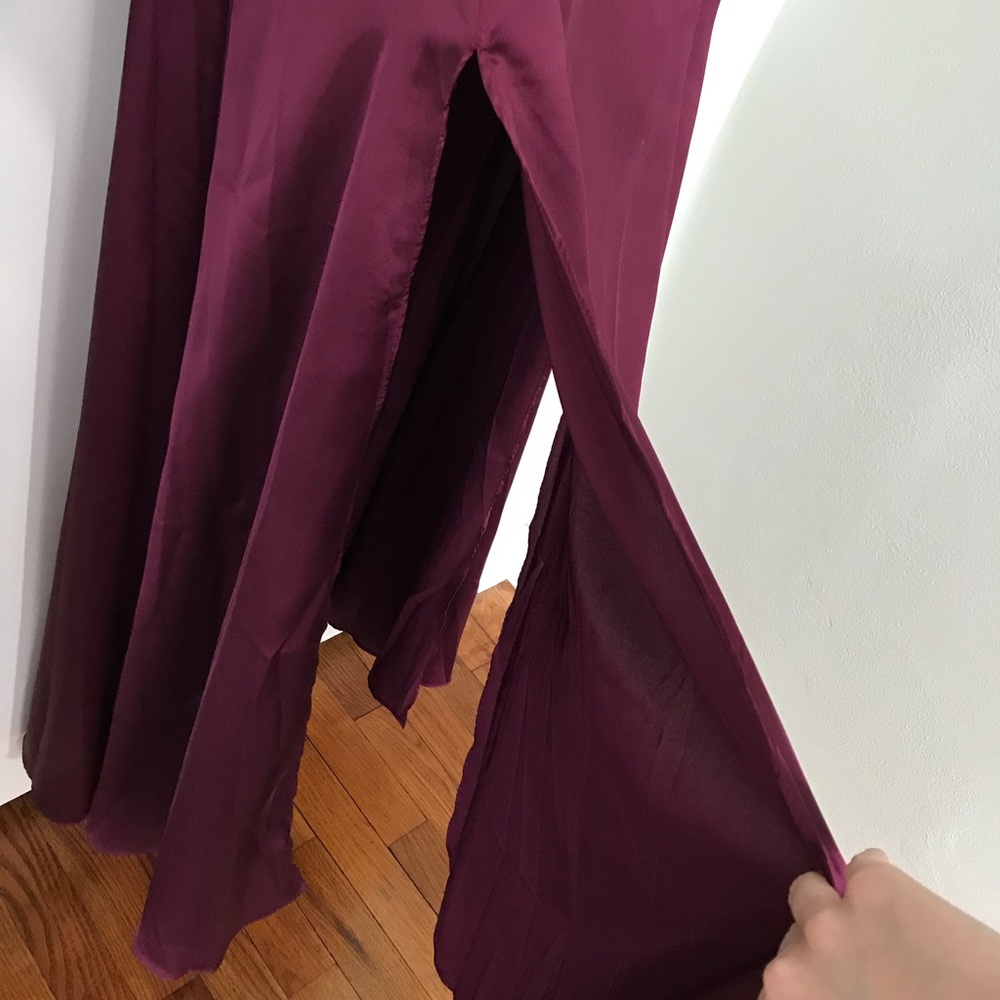 Shiny maroon long skirt - Picture 5 of 6